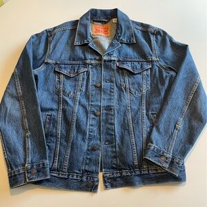 Levi’s men’s jean jacket size Large,